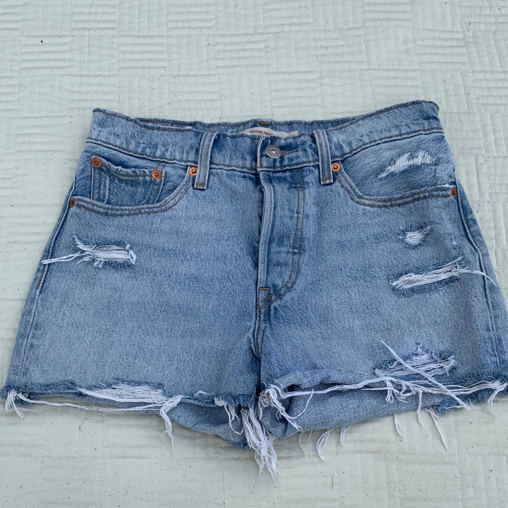 Levi’s Distressed Denim Wedgie Shorts Size 27